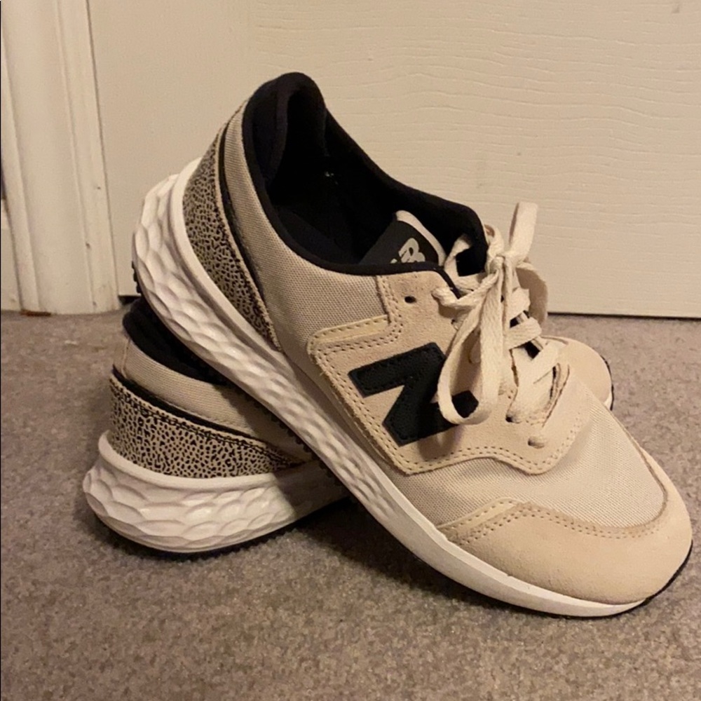 New Balance tennis shoes